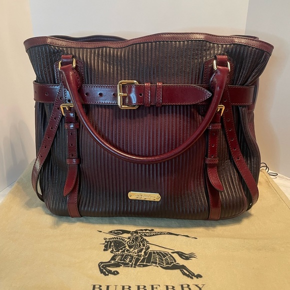 A classic luxury leather Burberry purse/tote in Burgundy It's like new.